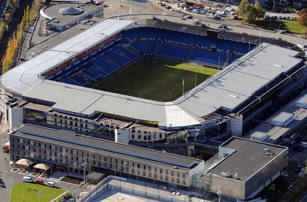maior telhado solar do mundo é instalado na cobertura de estádio de futebol
